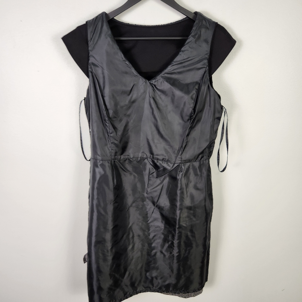 EUC Tahari ASL Petite Black & White Sleeveless V-Neck Sheath Dress Size 12P #664 - Picture 6 of 10